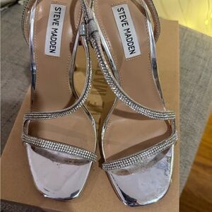 Steve Madden Metallic Silver heels! Holidays are coming! Perfect holiday party